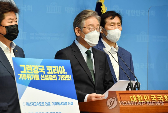 이재명, &quot;국민의힘은 전쟁세력이냐 평화세력이냐&quot;(사진=연합뉴스)